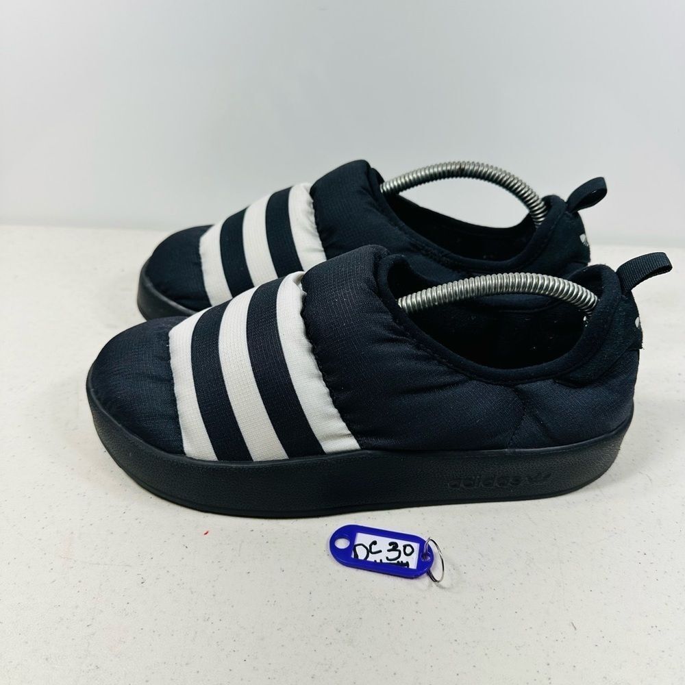 Adidas Puffylette Slip On Shoes Men’s Size 7 Black 3 Stripe Unisex GY4559